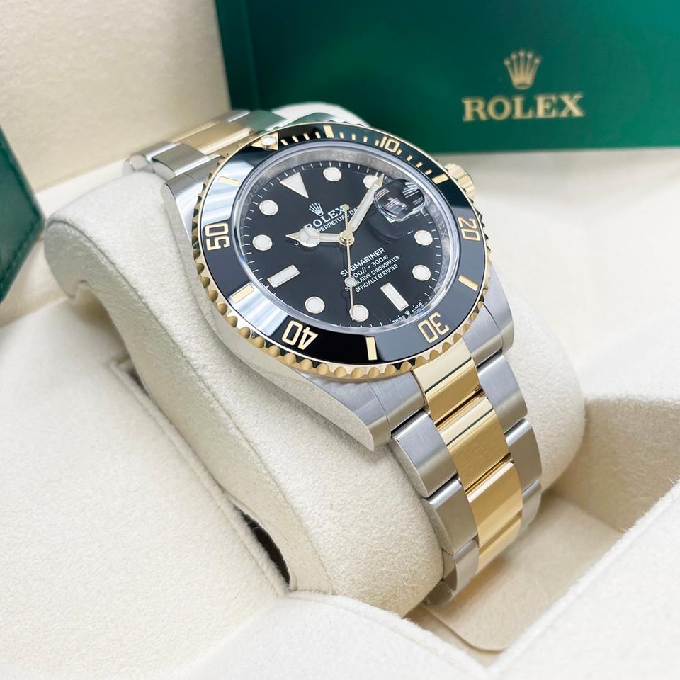 Rolex Submariner Date 126613LN black dial yellow Rolesor