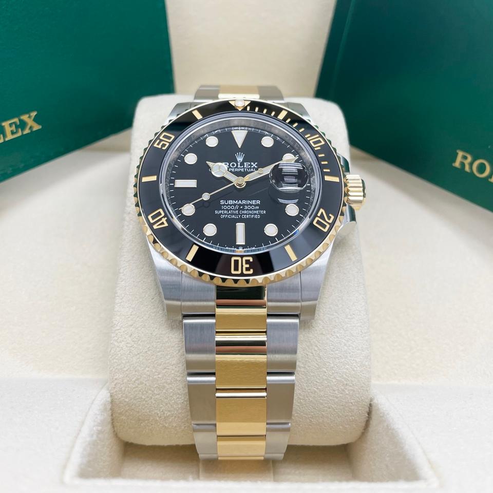 Rolex Submariner Date 126613LN black dial yellow Rolesor