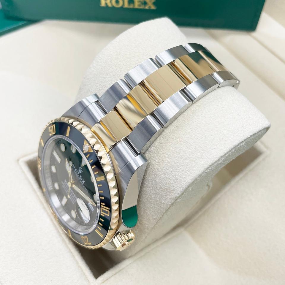 Rolex Submariner Date 126613LN black dial yellow Rolesor