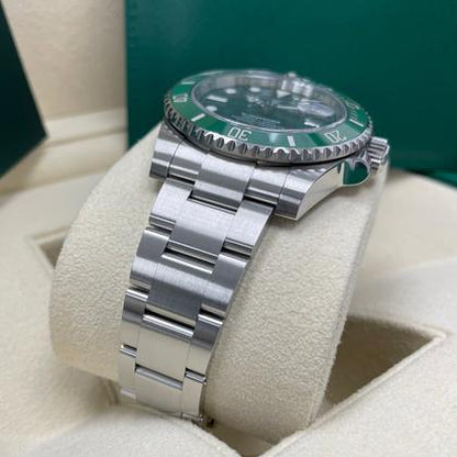 Rolex Submariner Date 116610LV – Hulk Green Dial
