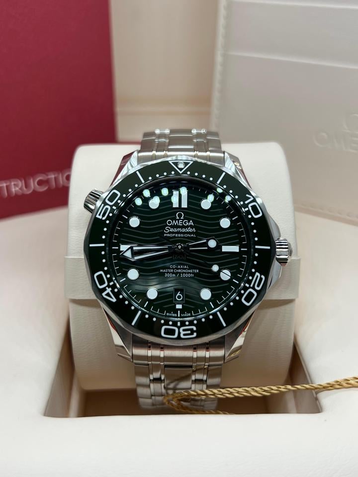 Omega Seamaster Diver 300M 210.30.42.20.10.001 green dial