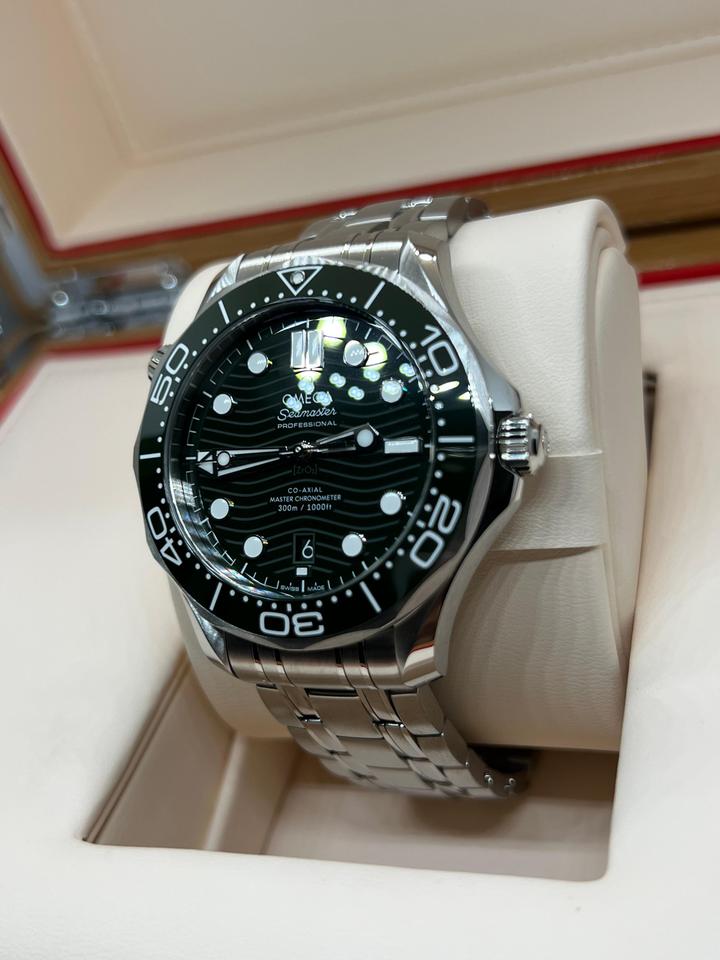 Omega Seamaster Diver 300M 210.30.42.20.10.001 green dial