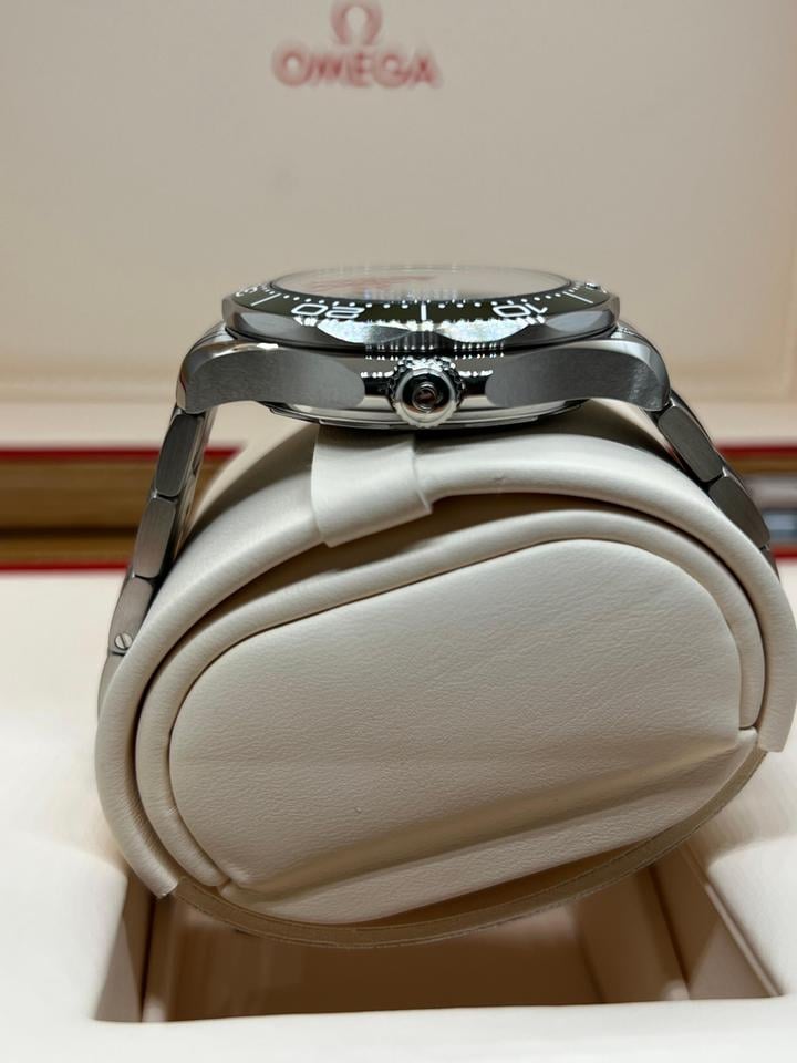 Omega Seamaster Diver 300M 210.30.42.20.10.001 green dial