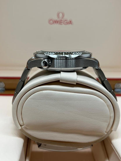 Omega Seamaster Diver 300M 210.30.42.20.10.001 green dial