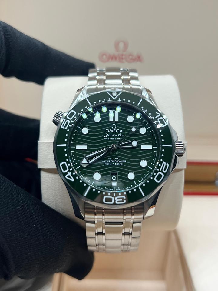 Omega Seamaster Diver 300M 210.30.42.20.10.001 green dial