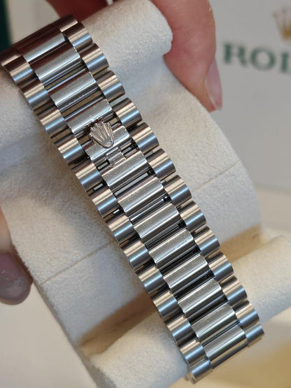 Rolex Day-Date 40 228239 pave diamond dial white gold
