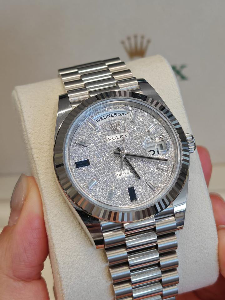 Rolex Day-Date 40 228239 pave diamond dial white gold