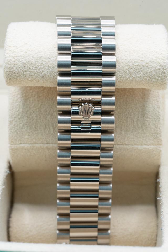 Rolex Day-Date 40 228239 blue ombre dial white gold