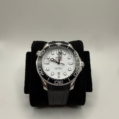 Omega Seamaster Diver 300M 210.32.42.20.04.001 white dial