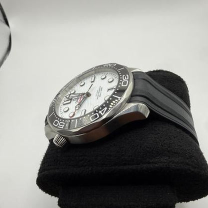 Omega Seamaster Diver 300M 210.32.42.20.04.001 white dial